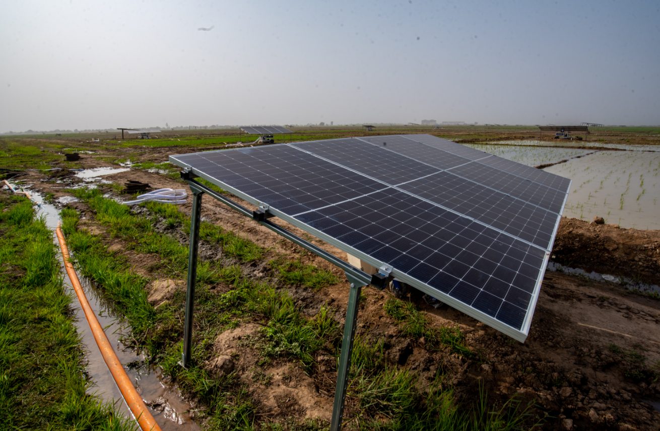 The solar power machine for pumping water easy to the farm for irrigation farming
